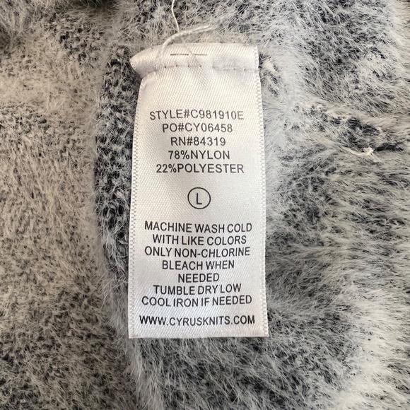 Women's Cyprus Cozy Black & White Plaid Sweater, Size Large - Picture 6 of 9